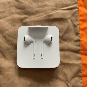 Apple iPhone 8 earphone